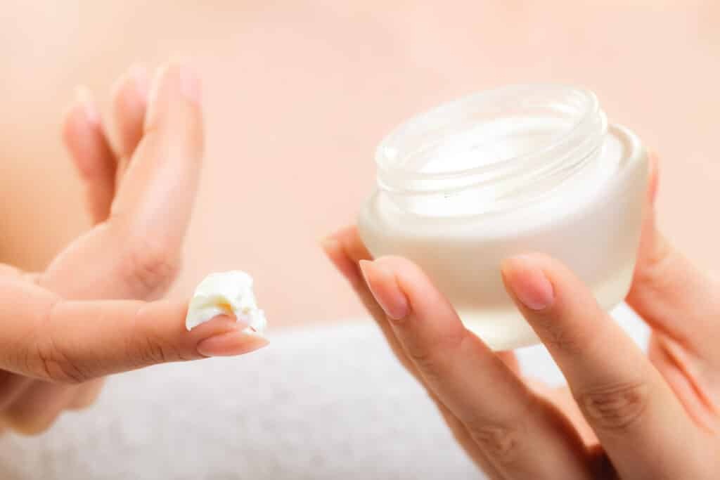 How to Moisturize the Skin